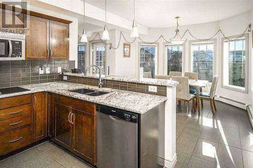 401, 70 Royal Oak Plaza Nw, Calgary, AB - Indoor Photo Showing Kitchen With Double Sink With Upgraded Kitchen