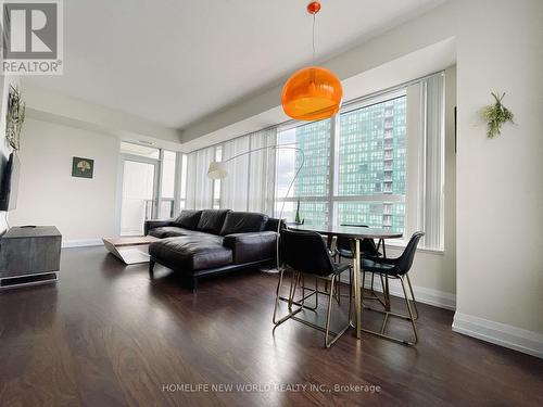 2002 - 2 Anndale Drive, Toronto, ON - Indoor Photo Showing Living Room