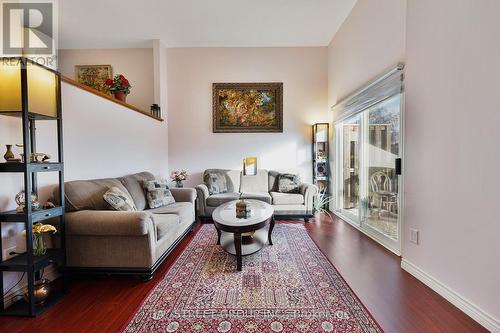 30 - 80 Old Country Drive, Kitchener, ON - Indoor Photo Showing Living Room