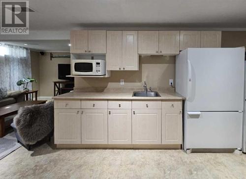 131 Wolverine Drive, Fort Mcmurray, AB - Indoor Photo Showing Kitchen