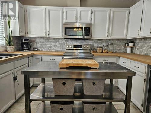 131 Wolverine Drive, Fort Mcmurray, AB - Indoor Photo Showing Kitchen