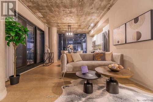 1806 - 11 Charlotte Street, Toronto, ON - Indoor Photo Showing Living Room