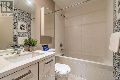 1806 - 11 Charlotte Street, Toronto, ON - Indoor Photo Showing Bathroom