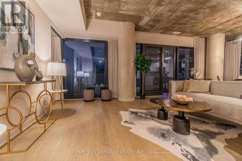 1806 - 11 Charlotte Street, Toronto, ON - Indoor Photo Showing Living Room