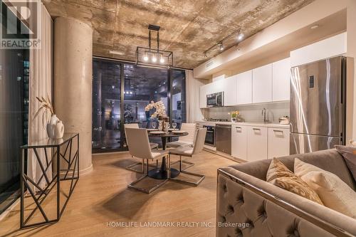 1806 - 11 Charlotte Street, Toronto, ON - Indoor Photo Showing Kitchen