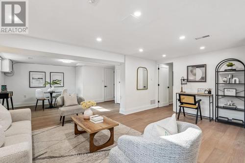 20 Suburban Drive, Mississauga, ON - Indoor Photo Showing Living Room