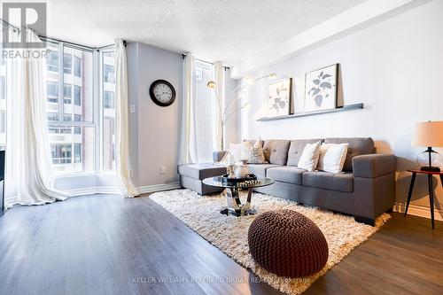 2001 - 55 Centre Ave Avenue, Toronto, ON - Indoor Photo Showing Living Room