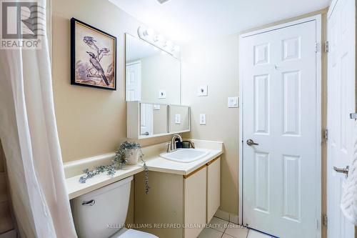 2001 - 55 Centre Ave Avenue, Toronto, ON - Indoor Photo Showing Bathroom