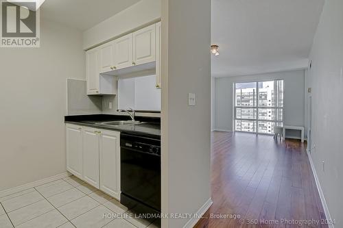 2106 - 3 Pemberton Avenue, Toronto, ON - Indoor Photo Showing Kitchen