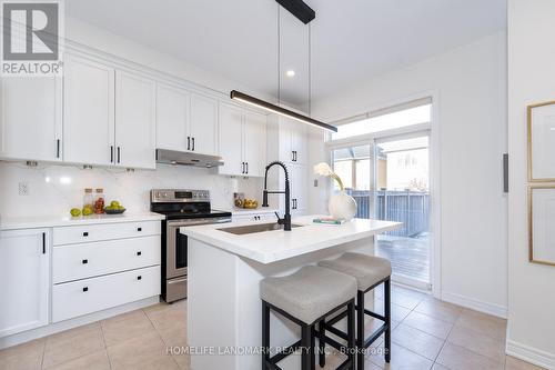 1261 Jezero Crescent, Oakville, ON - Indoor Photo Showing Kitchen