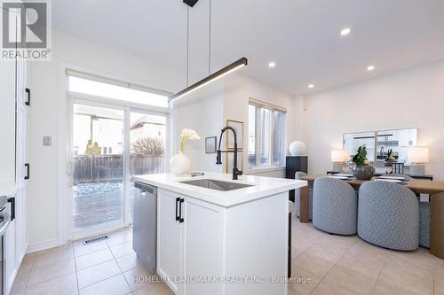 1261 Jezero Crescent, Oakville, ON - Indoor Photo Showing Kitchen