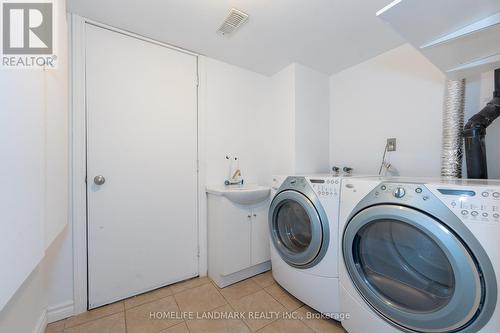 1261 Jezero Crescent, Oakville, ON - Indoor Photo Showing Laundry Room