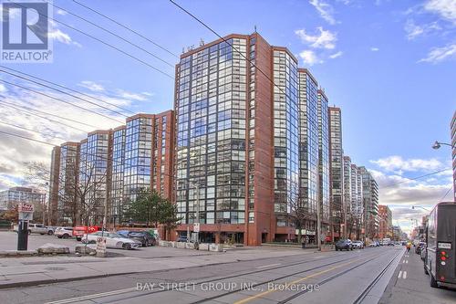 913 - 705 King Street W, Toronto, ON - Outdoor With Facade