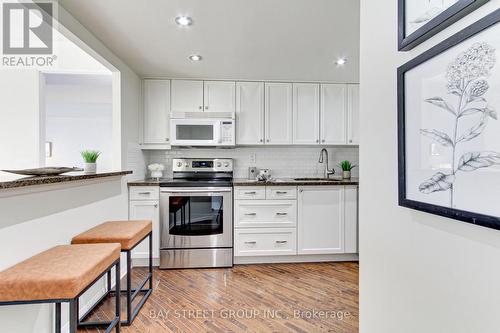 913 - 705 King Street W, Toronto, ON - Indoor Photo Showing Kitchen