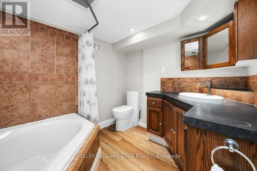 678 Brighton Avenue, Hamilton, ON - Indoor Photo Showing Bathroom