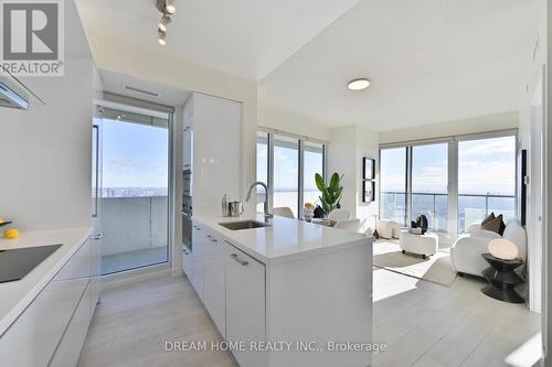 5303 - 2221 Yonge Street, Toronto, ON - Indoor Photo Showing Kitchen