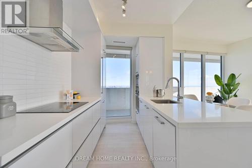 5303 - 2221 Yonge Street, Toronto, ON - Indoor Photo Showing Kitchen