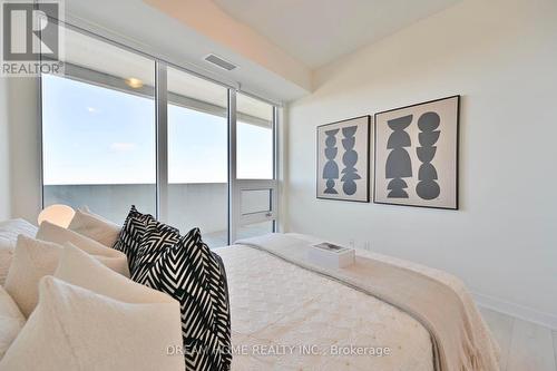 5303 - 2221 Yonge Street, Toronto, ON - Indoor Photo Showing Bedroom