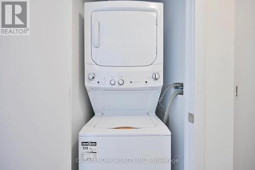 5303 - 2221 Yonge Street, Toronto, ON - Indoor Photo Showing Laundry Room