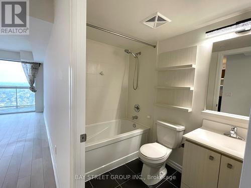 3306 - 275 Yorkland Road, Toronto, ON - Indoor Photo Showing Bathroom