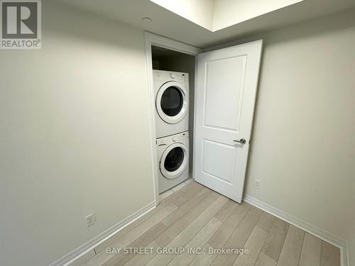 3306 - 275 Yorkland Road, Toronto, ON - Indoor Photo Showing Laundry Room