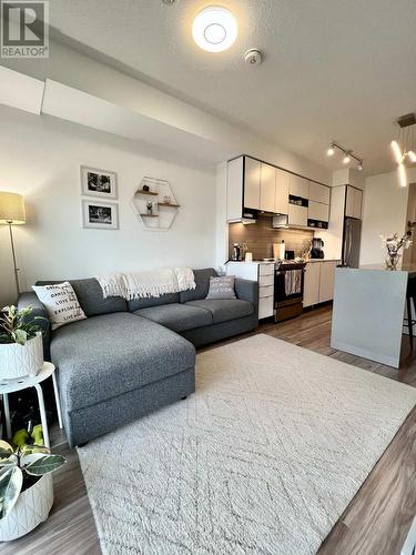 2605 - 4065 Confederation Parkway, Mississauga, ON - Indoor Photo Showing Living Room