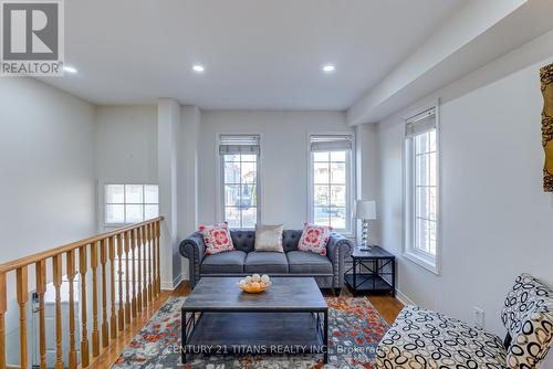 55 Wilkes Crescent, Toronto, ON - Indoor Photo Showing Living Room