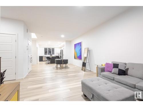 5016 Kinney Li Sw, Edmonton, AB - Indoor Photo Showing Living Room