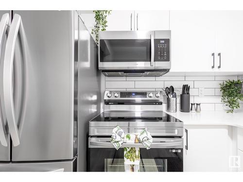 5016 Kinney Li Sw, Edmonton, AB - Indoor Photo Showing Kitchen With Stainless Steel Kitchen