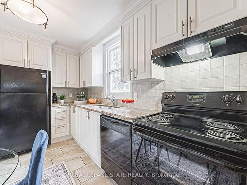 187 Summerhill Ave, Hamilton, ON - Indoor Photo Showing Kitchen