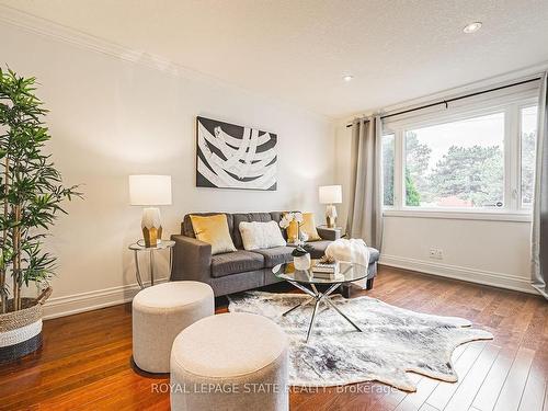 187 Summerhill Ave, Hamilton, ON - Indoor Photo Showing Living Room