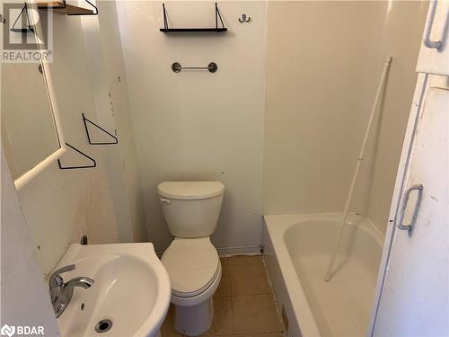 164 London Street N, Hamilton, ON - Indoor Photo Showing Bathroom