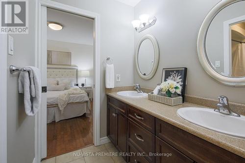 1233 Thamesridge Crescent, London, ON - Indoor Photo Showing Bathroom