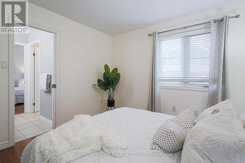 1233 Thamesridge Crescent, London, ON - Indoor Photo Showing Bedroom