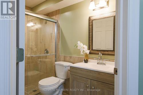 1233 Thamesridge Crescent, London, ON - Indoor Photo Showing Bathroom