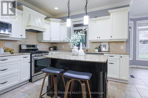 1233 Thamesridge Crescent, London, ON - Indoor Photo Showing Kitchen With Upgraded Kitchen