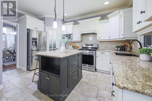 1233 Thamesridge Crescent, London, ON - Indoor Photo Showing Kitchen