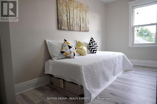 7 Cluny Avenue, Hamilton, ON - Indoor Photo Showing Bedroom