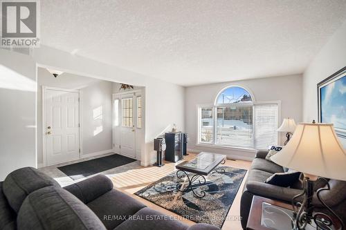 96 Bluerock Crescent, Cambridge, ON - Indoor Photo Showing Living Room