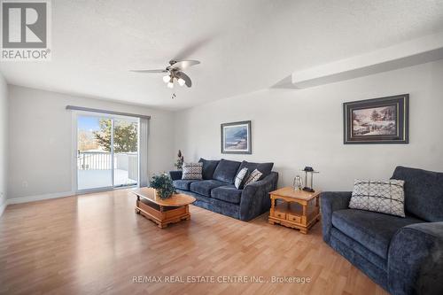 96 Bluerock Crescent, Cambridge, ON - Indoor Photo Showing Living Room