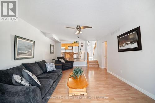 96 Bluerock Crescent, Cambridge, ON - Indoor Photo Showing Living Room