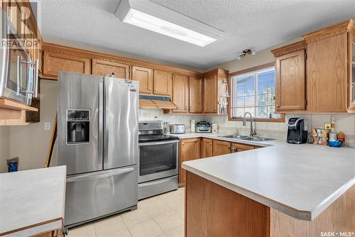 2115 Herman Avenue, Saskatoon, SK - Indoor Photo Showing Kitchen With Double Sink