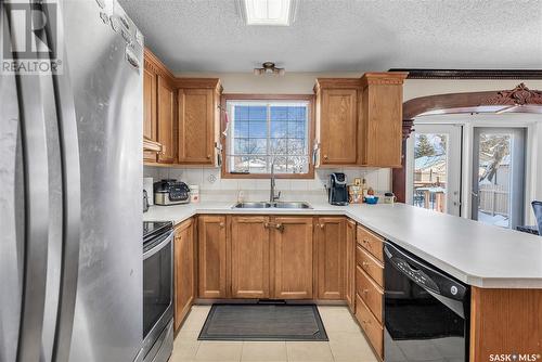 2115 Herman Avenue, Saskatoon, SK - Indoor Photo Showing Kitchen With Double Sink