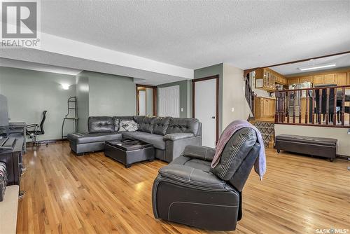 2115 Herman Avenue, Saskatoon, SK - Indoor Photo Showing Living Room