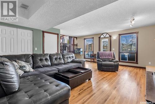 2115 Herman Avenue, Saskatoon, SK - Indoor Photo Showing Living Room