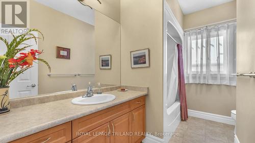 275 Elderberry Avenue, London, ON - Indoor Photo Showing Bathroom