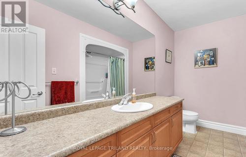 275 Elderberry Avenue, London, ON - Indoor Photo Showing Bathroom