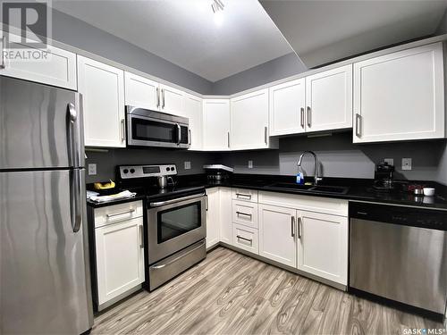 463 Kloppenburg Street, Saskatoon, SK - Indoor Photo Showing Kitchen