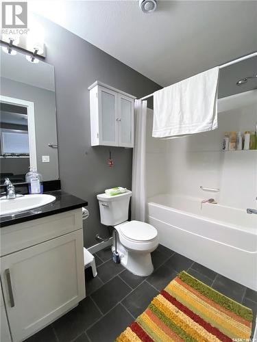 463 Kloppenburg Street, Saskatoon, SK - Indoor Photo Showing Bathroom