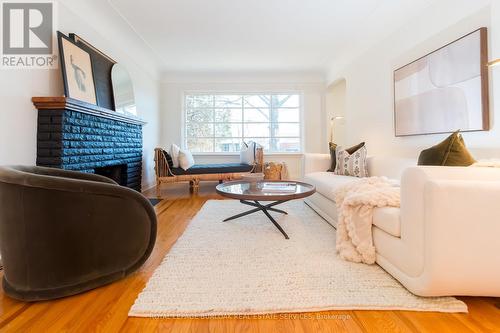 299 Merle Avenue, Burlington, ON - Indoor Photo Showing Living Room